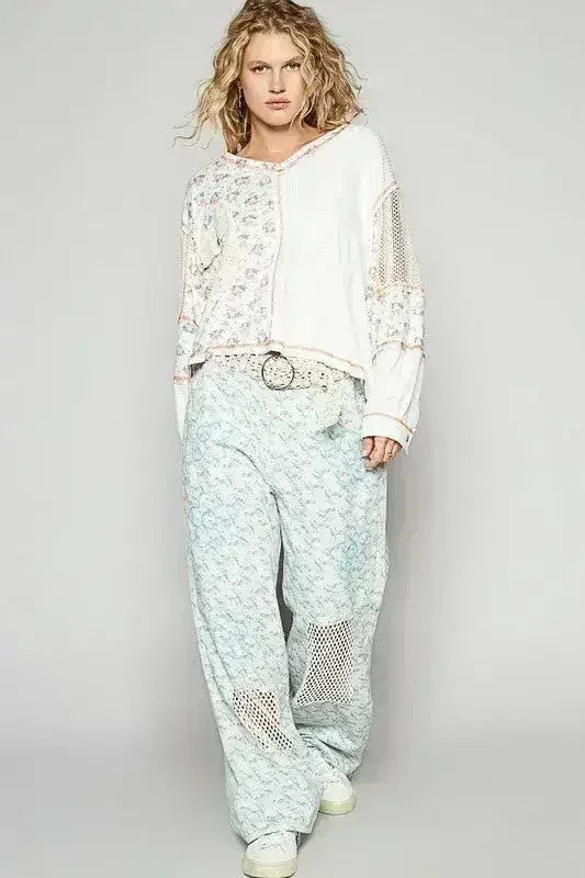 POL Floral Crochet Patch V-Neck Top – Femstylo