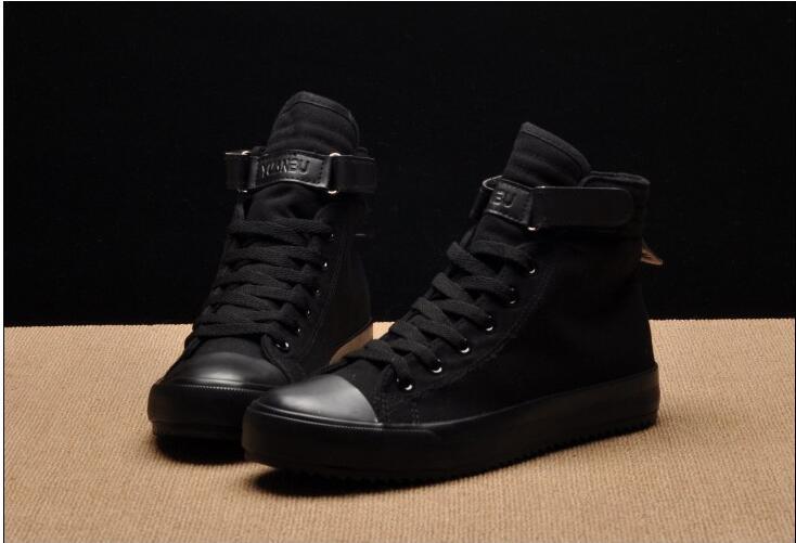 Fashion New Mens Light Breathable Canvas Casual Black White  High Top Solid Color Sneakers Shoes Vulcanized Mens Sports Walking Jogging Non Slip Athletic Sneakers